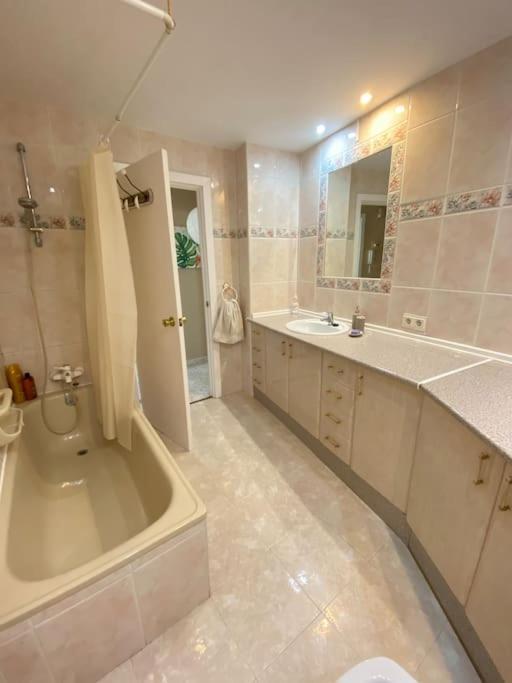 Lovely 1 Bedroom Apartment With Sea Views And Pool Estepona Eksteriør billede