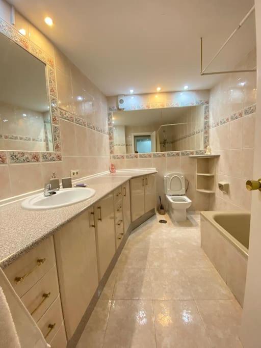 Lovely 1 Bedroom Apartment With Sea Views And Pool Estepona Eksteriør billede