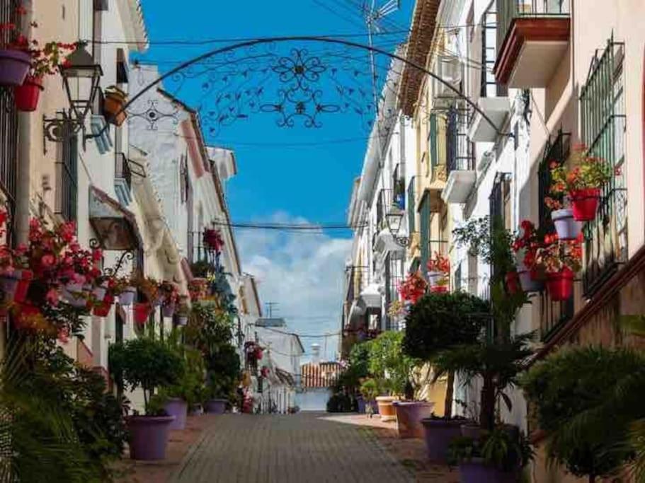 Lovely 1 Bedroom Apartment With Sea Views And Pool Estepona Eksteriør billede