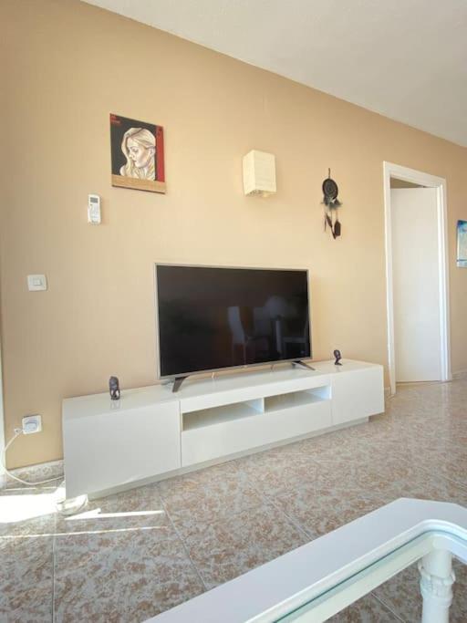Lovely 1 Bedroom Apartment With Sea Views And Pool Estepona Eksteriør billede
